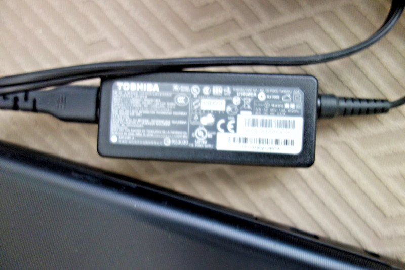Toshiba Satellite C55-A5300 Laptop Win 10 HD TrueBrite Display HDMI USB 3 DVDRW gallery