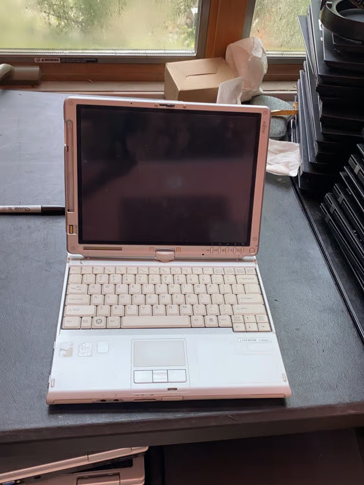 Fujitsu Lifebook T Series – Doesn’t Boot | Back Cover Missing | For Parts As-Is