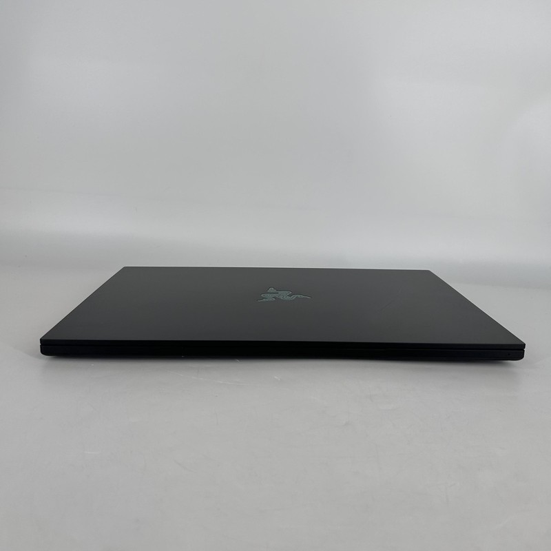 Razer Blade 16 Black 240Hz QHD+ 2.0 GHz Ryzen AI 9 HX 370 64GB 2TB/2TB RTX 5090 gallery