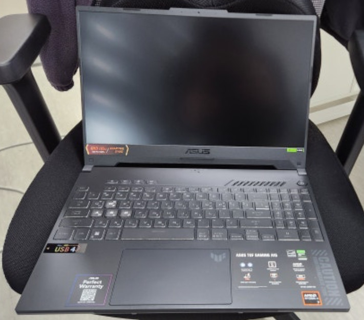 ASUS TUF Gaming A18 18" FA808UH-S8030 / FreeDOS RTX5050 32GB/1TB Ryzen7 260