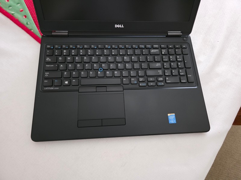 Dell Latitude E5550 15.6" i5-5300U 2.3GHz 8/500 SATA WINDOWS 11 gallery