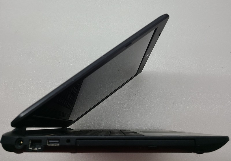 TOSHIBA SATELLITE C55-B5200 Laptop Intel I3-4005U 6GB NO HD/OS Bad Screen (FL) gallery