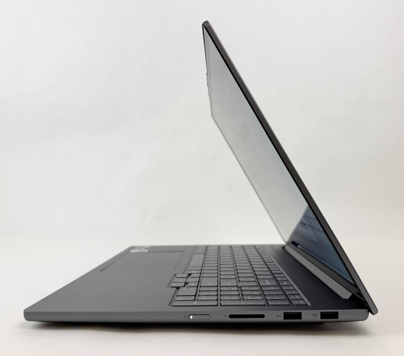 Lenovo IdeaPad Pro 5 16IAH10 16" 2.8K Touch Ultra 9 285H 32GB 1TB RTX 5050 W11H gallery