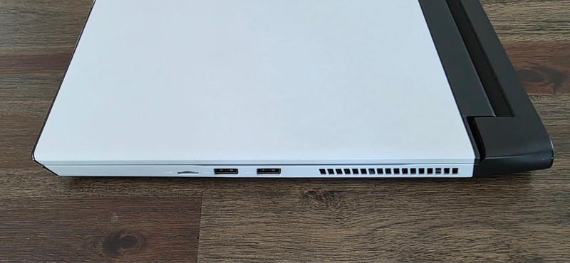 Alienware m17 R3 i7-10750H 32GB RAM 1.4TB SSD 17.3" FHD 300Hz RTX 2080 SUPER gallery