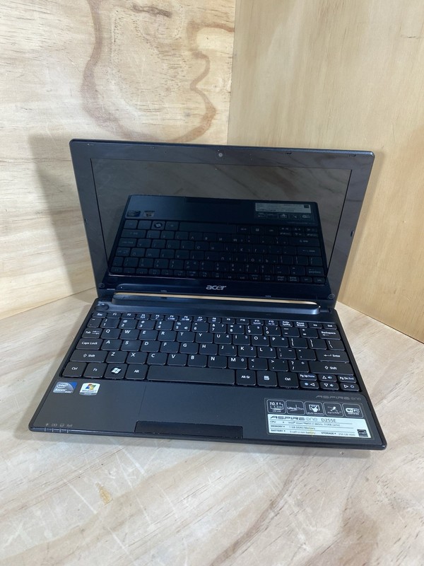 ACER Aspire One - D255E - 500GB HDD - 1GB RAM - SD - Win 7 Starter/bad batt gallery