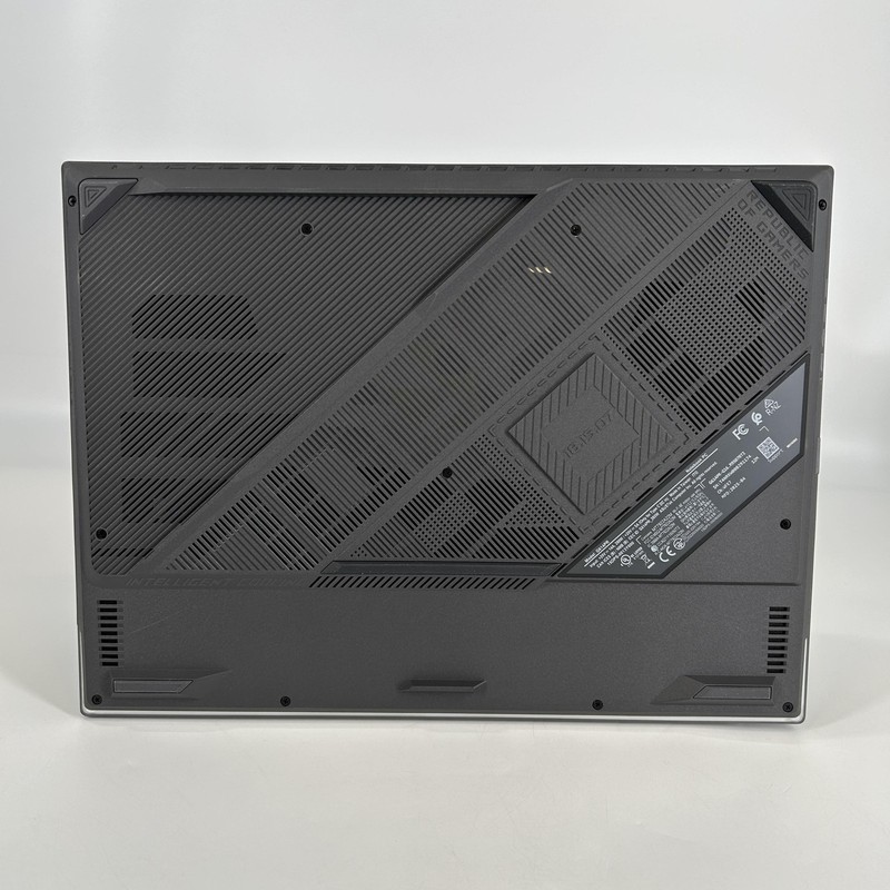 Asus ROG Strix G16 G614 16 165Hz FHD+ 2.4GHz Ryzen 9 8940HX 16GB 1TB RTX 5070 Ti gallery