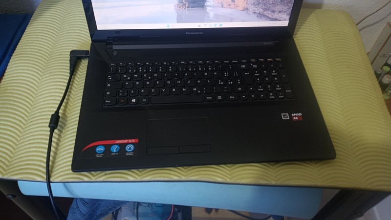 Lenovo ideapad G70-35 17.3" 1600x900 AMD A8-6410 QUADCO 8gb 256gb RADEON R5 1GB gallery