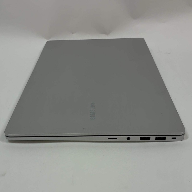 Samsung Galaxy Book5 750XHD 15.6" Ultra 7 255U 2.2GHz 16GB RAM 512GB SSD gallery
