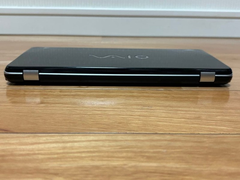 Sony VAIO VGN-P90S type P 8" Ultraportable Atom Z540 2GB 60GB WinXP As-Is gallery