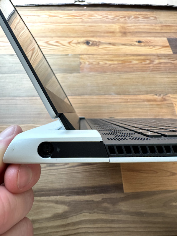 Alienware X15 R2 | i9-12900H | RTX 3070 Ti | 16GB RAM | 1TB SSD | QHD 240Hz gallery