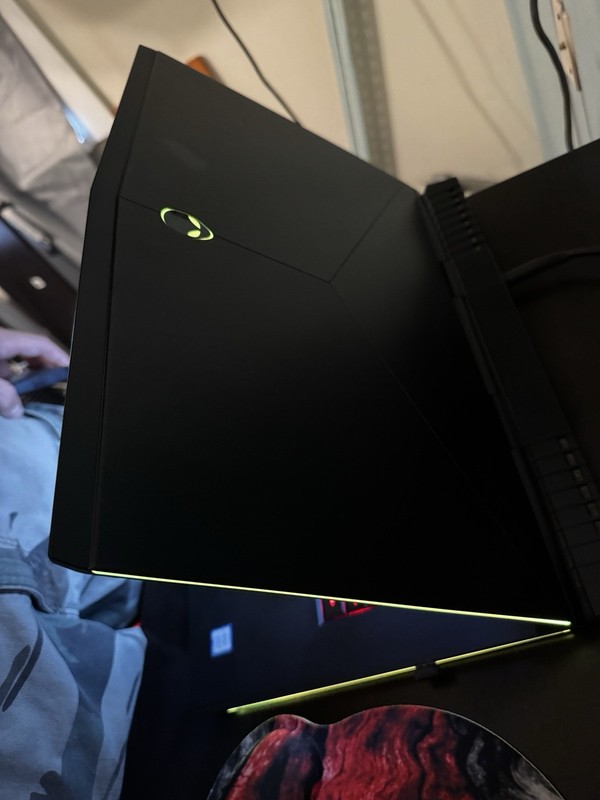 Alienware 15 R4 15.6in i7-8750H 16GB 1TB SSD GTX 1060 Win 11 gallery