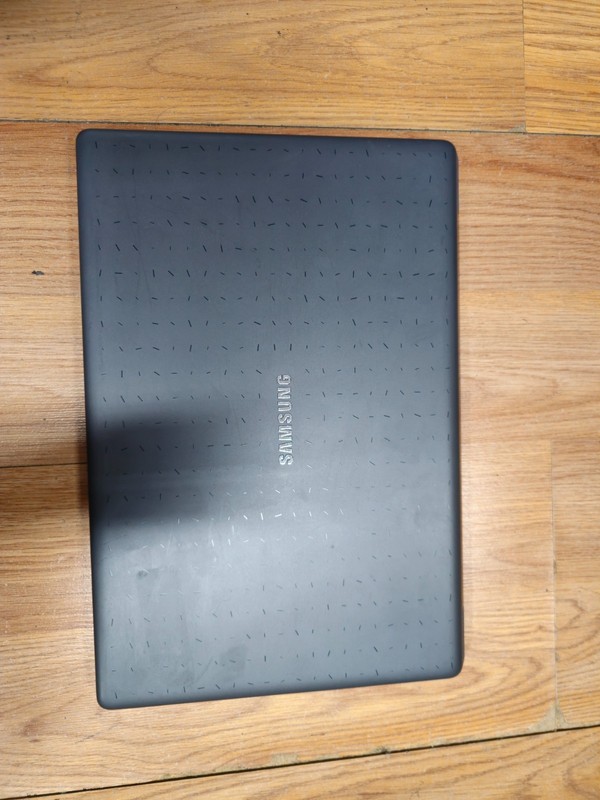 Samsung Notebook Flash 13.3" Laptop 4GB Intel gallery