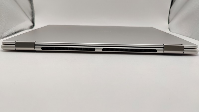 Lenovo Yoga 7a 16" OLED FHD 2in1 TouchScreen/Ryzen AI 7/24GB/512GB/FREE SHIPPING gallery