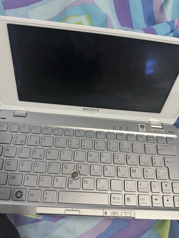 Sony Vaio VGN-P21Z Ultraportable Laptop - Used | Compact | Some Screen defects gallery