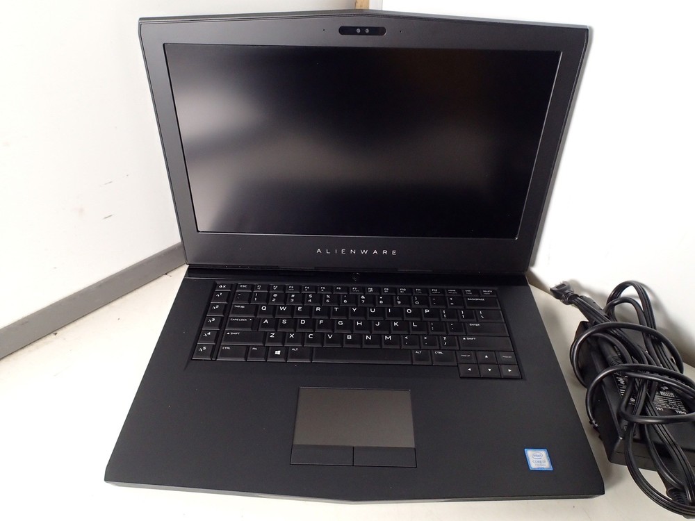 Alienware 15 R3 Intel Core i7 7700HQ 32GB RAM 512GB m.2 + 1TB 2.5" HDD Win 11