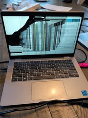 Dell Latitude 5340 13.3″ 13th Gen i5-1335U 8GB DDR5 No SSD. Cracked Screen