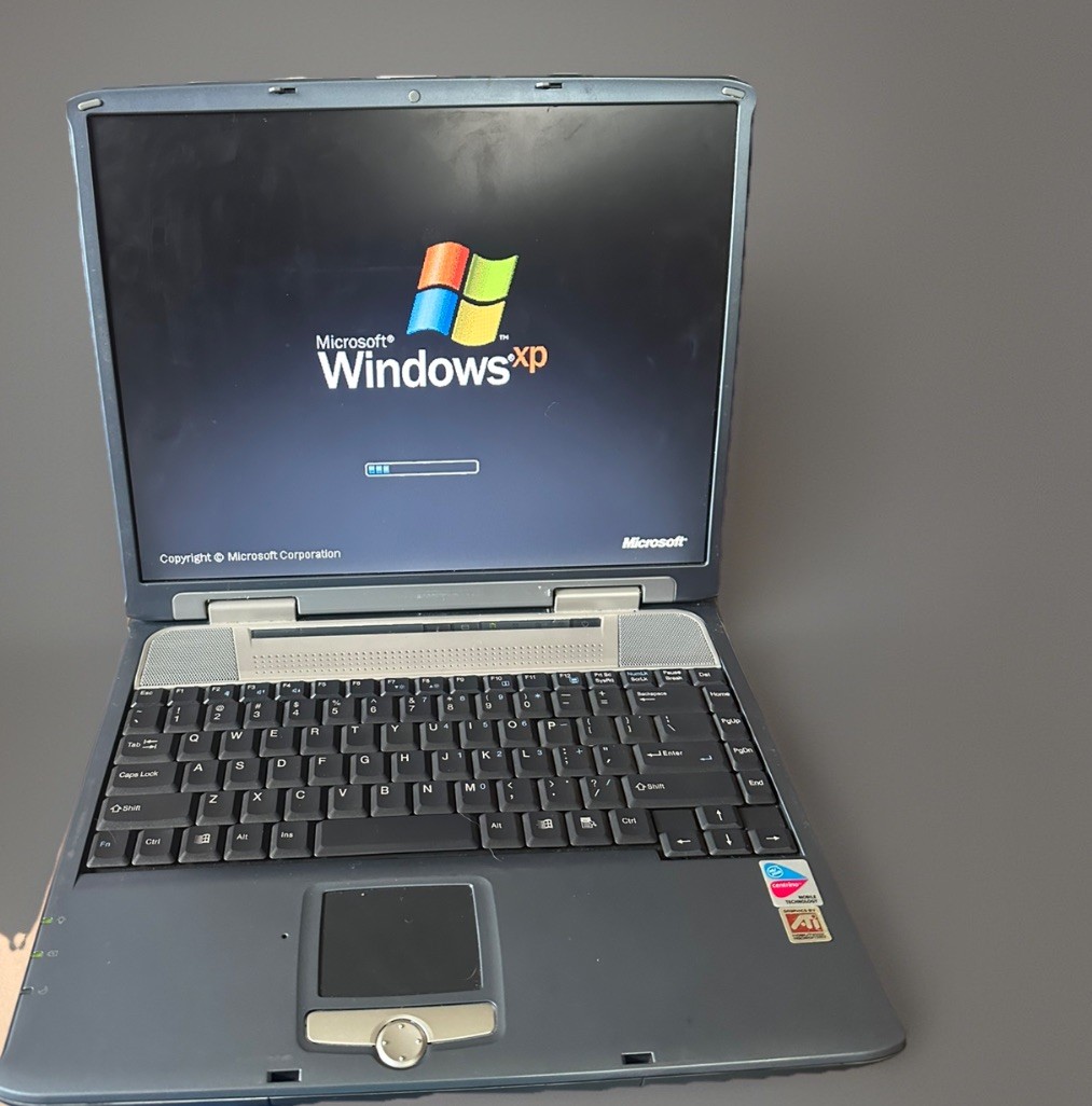 Vintage Nobilis Laptop Model GREEN550 G551 Windows XP Pro l WORKS gallery