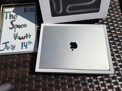 Apple MacBook Pro 14.2″ Apple M5 10-Core 32GB 1TB SSD Silver MJ3E4LL/A 4 cycles