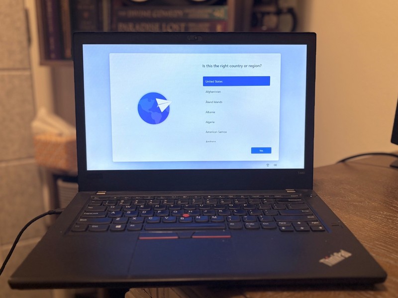 Lenovo ThinkPad T480 - 14" Laptop - Intel i5 - 1TB SSD - 8GB RAM - Win 11 PRO -3 gallery