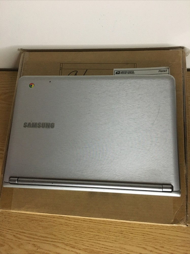 Samsung Chrome Book XE303C12-A01US For Parts Only Doesn’t Power On No Charger