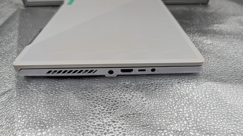 ASUS ROG Zephyrus G14 14" 165Hz Ryzen 9 7940HS RTX 4090 32GB 2TB SSD gallery