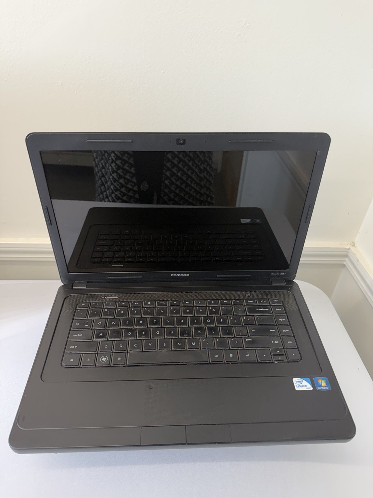 Compaq Presario CQ57 Laptop - Good Screen - Intel Celeron B800 - Read Des gallery