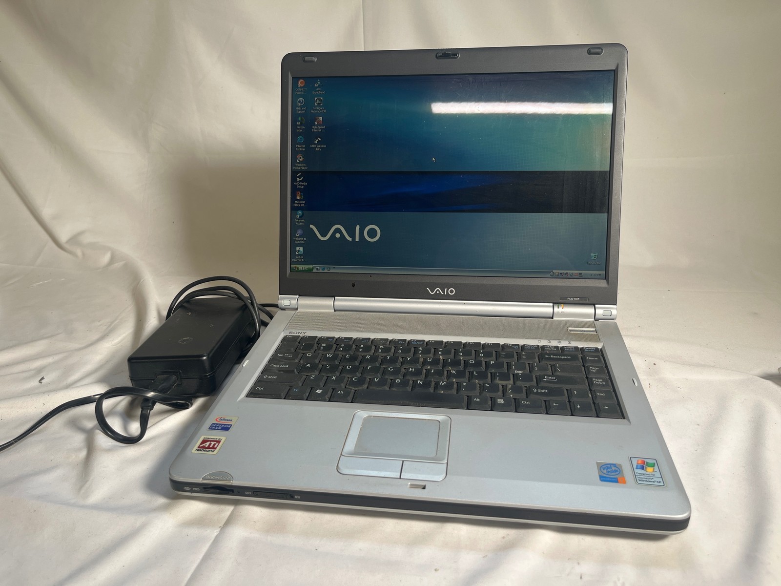 Sony VAIO PCG-K37 (PCG-9S1L) Win XP Pentium 4 3.2GHz 1GB RAM 15.4" gallery