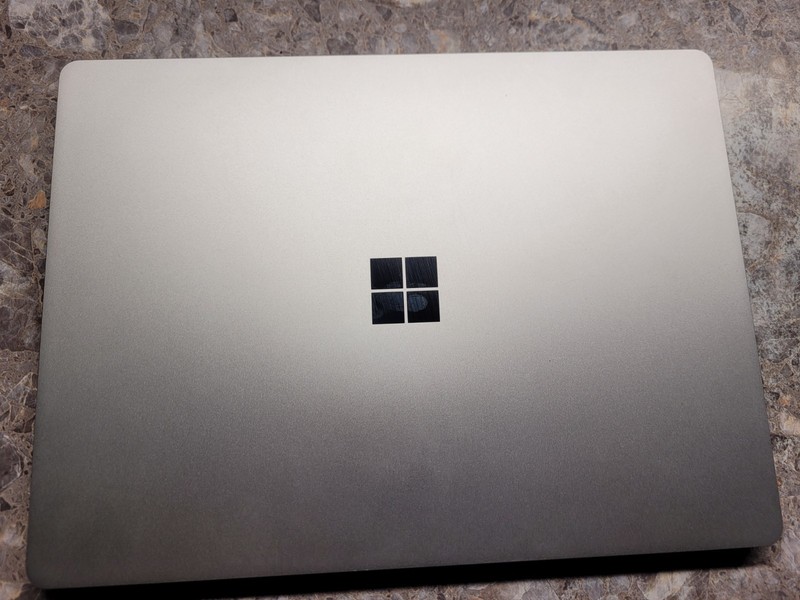 Microsoft Surface Laptop Go 1943 i5 1035G1 1.0GHZ 12.4" 8GB 128GB Win 11 Mouse gallery