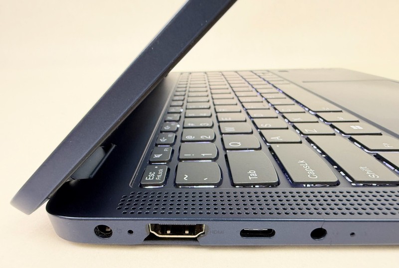 Lenovo Flex 5 14" 1920x1200 Non-Touch Ryzen 7 7730U 16GB 512GB SSD W11H - READ! gallery