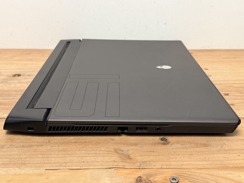 Alienware m15 R2 Gaming Laptop | i7-9750H | RTX 2070 Max-Q 8GB | 16GB RAM | Whit gallery