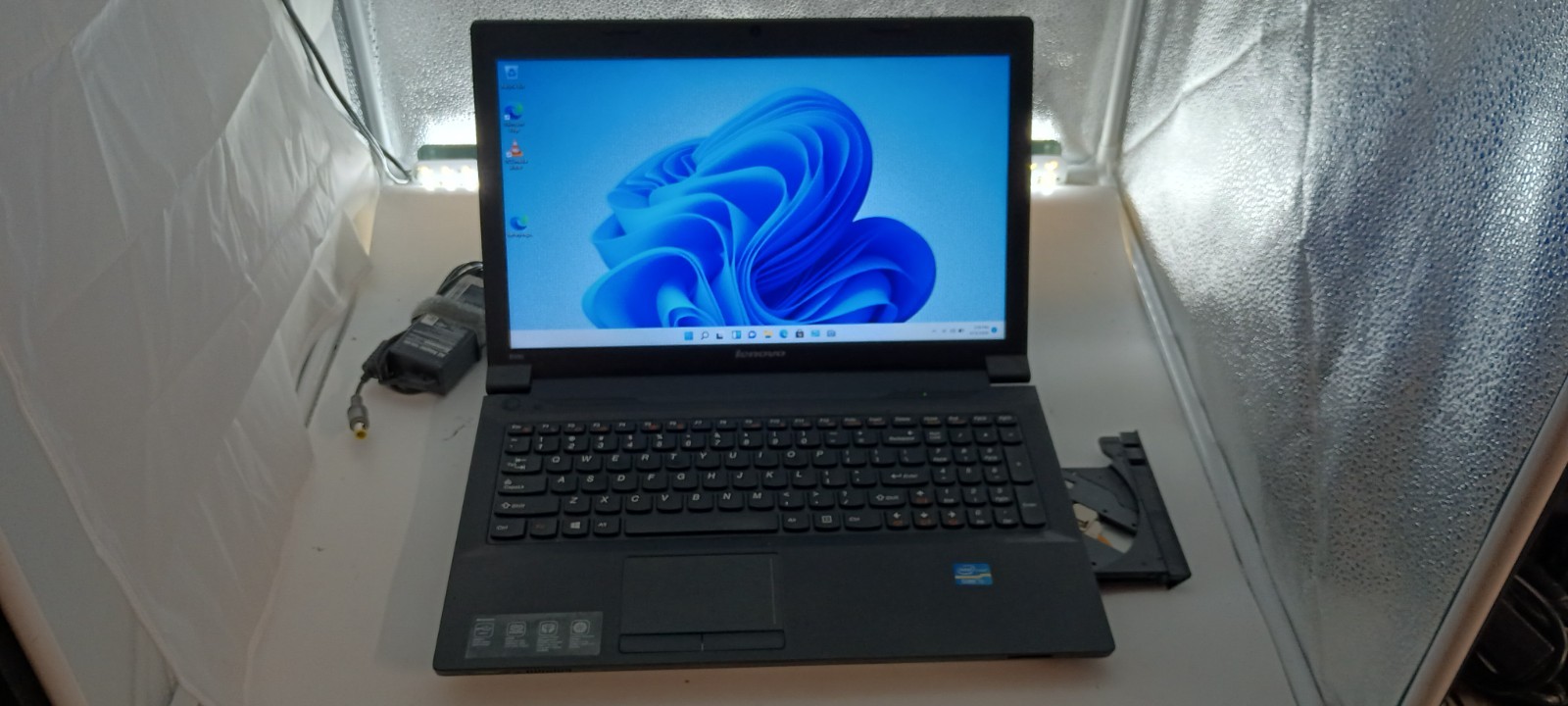 Lenovo B590 w/charger.i3-2328M.8GB.160GB HDD.15.6".Optical.W11.Nice gallery