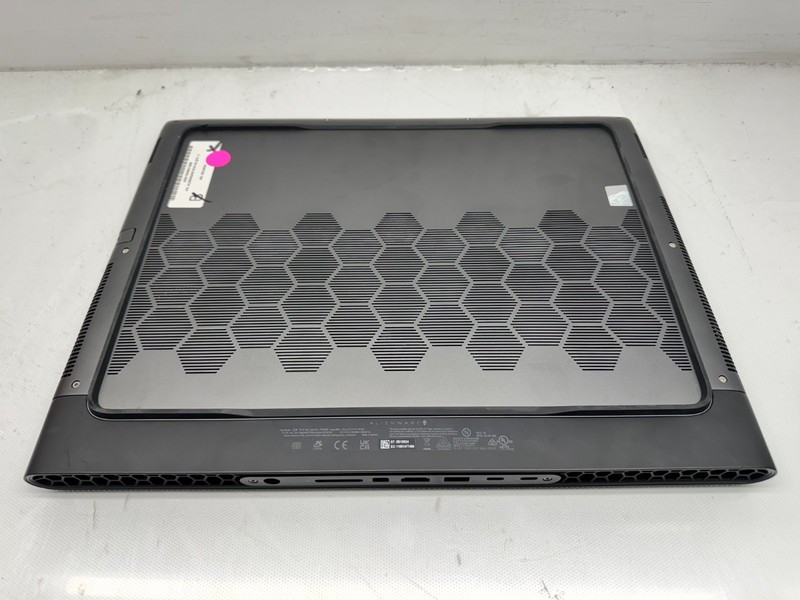 Dell Alienware M18 R1 18" Ryzen 9 7945@2.5GHz 32GB RAM 1TB SSD RX 7900M *READ* gallery