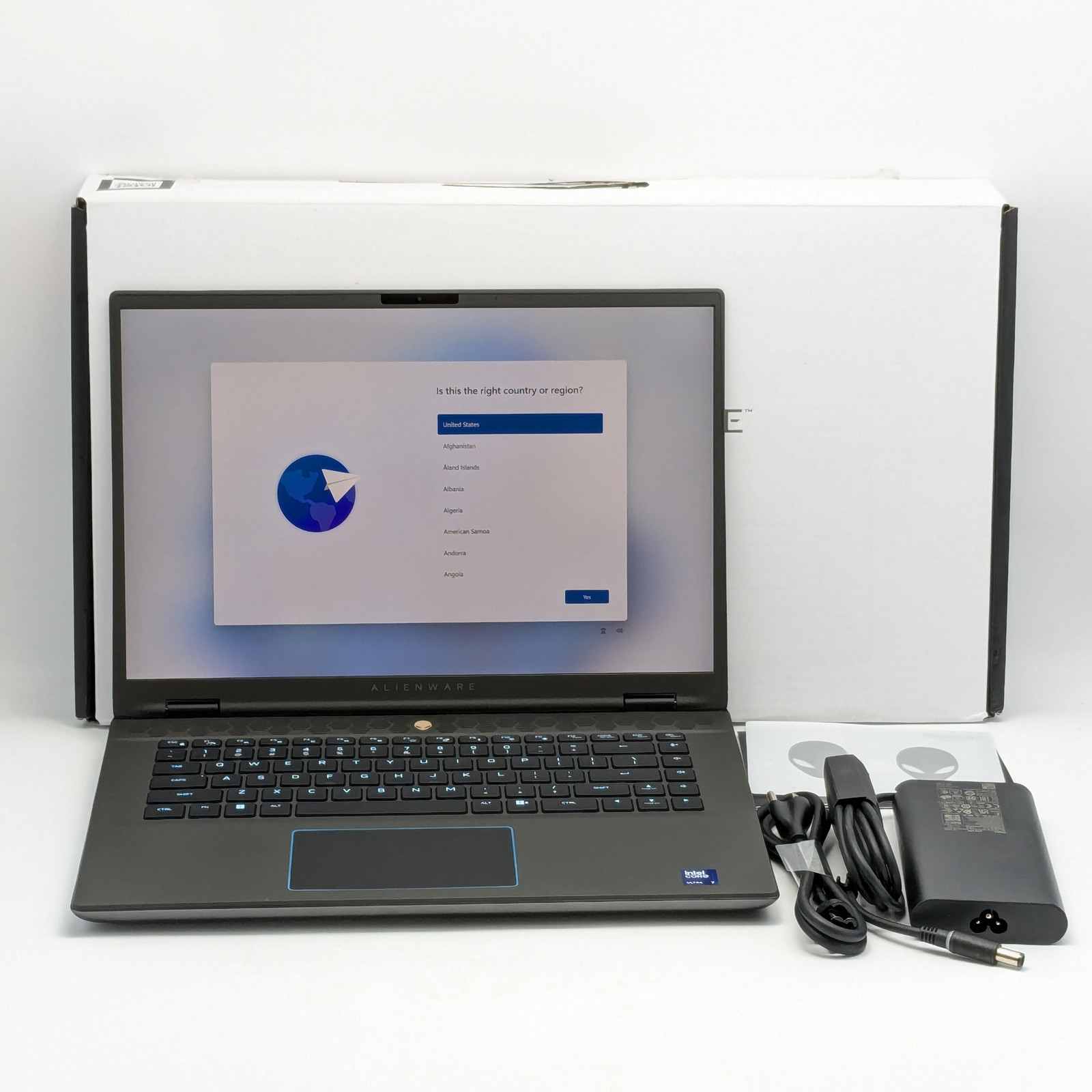 Alienware M16 R2 16" Ultra 7 155H 16GB DDR5 1TB SSD RTX 4070 Windows 11 gallery
