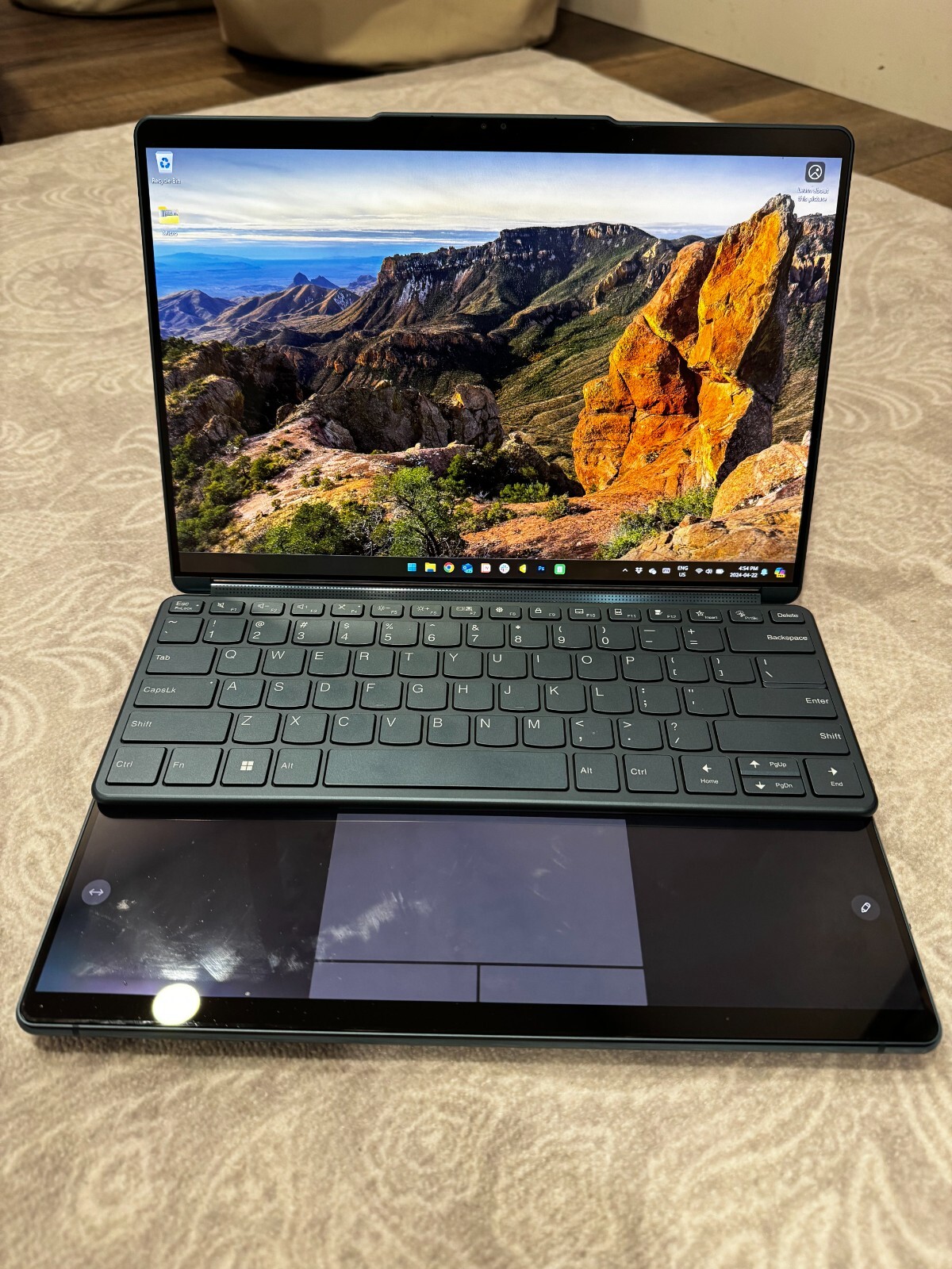 Yoga Book 9 13IRU8 512 GB SSD - Mint Condition gallery