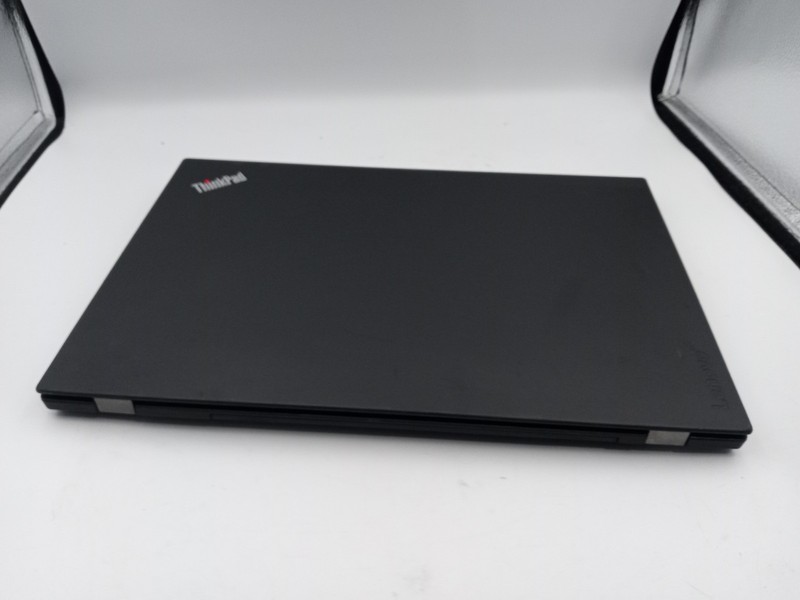 Lenovo ThinkPad P52s 15" Touch i7-8550U 4GB RAM 128GB SSD W11 P500 - READ -RR gallery