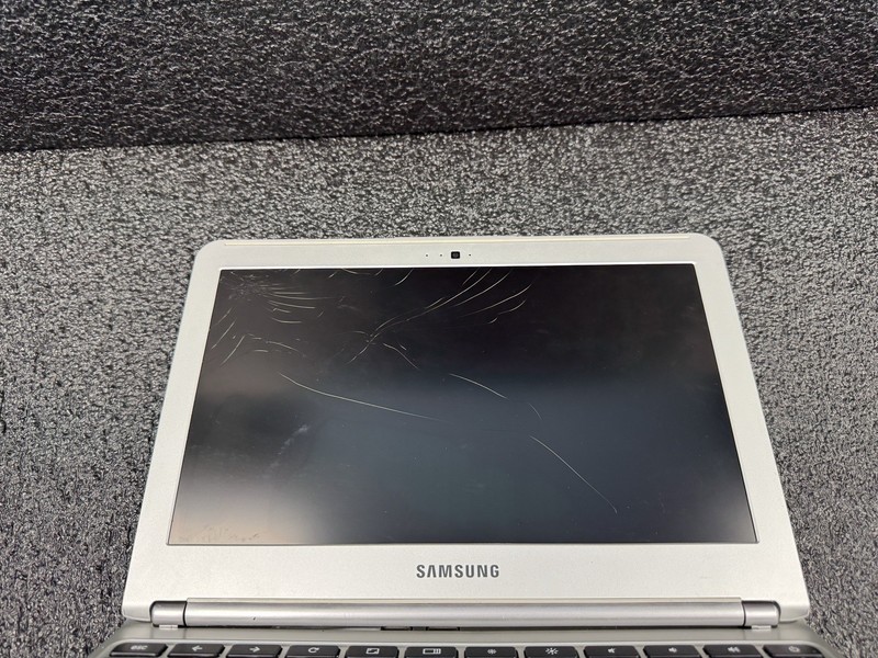 Samsung XE303C1 Chromebook 3/ 11.6" 16GB SSD Exynos 5 1.7GHz 2GB RAM/ PARTS‼️ gallery