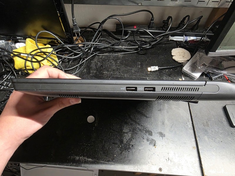 Alienware M17 R5 AMD R76800H, 16GB Ram, 2x1TB Nvme SSD, RTX 3070Ti gallery