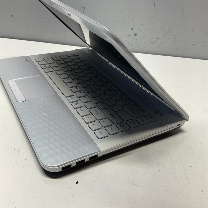 Sony Vaio PCG-61A11L Laptop Intel Pentium B960 @ 2.20 GHz 4GB 640GB HDD NO BATT gallery