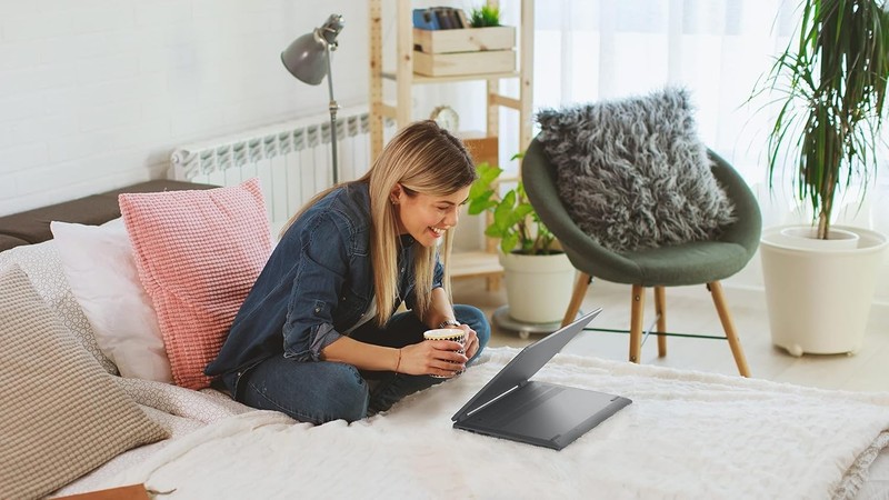 Lenovo IdeaPad Flex 5 2-in-1 16" Touch AMD Ryzen 7 7730U 16GB 512GB CAM FPR 2Y gallery