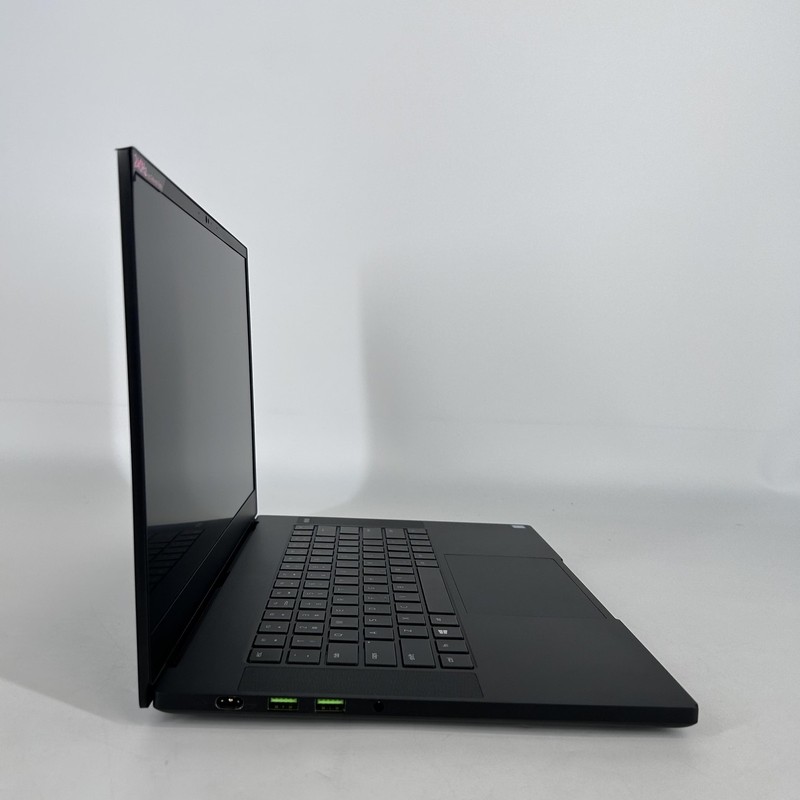 Razer Blade 15 Advanced 240Hz FHD i7-9750H 2.60GHz 16GB 2TB SSD RTX 2080 Max-Q gallery