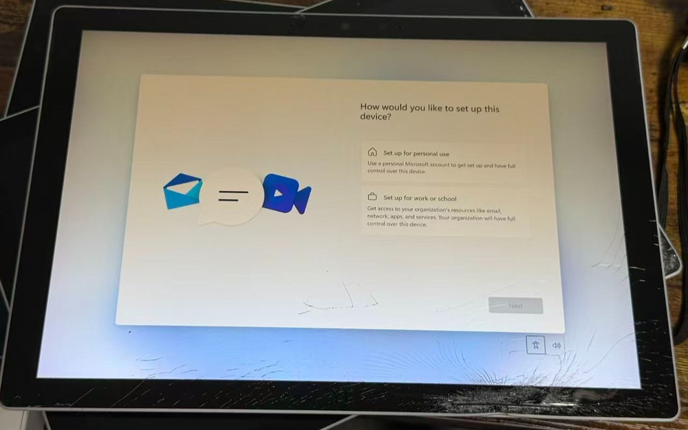 Microsoft Surface Pro 7+ 1960 /Cracked Screen③