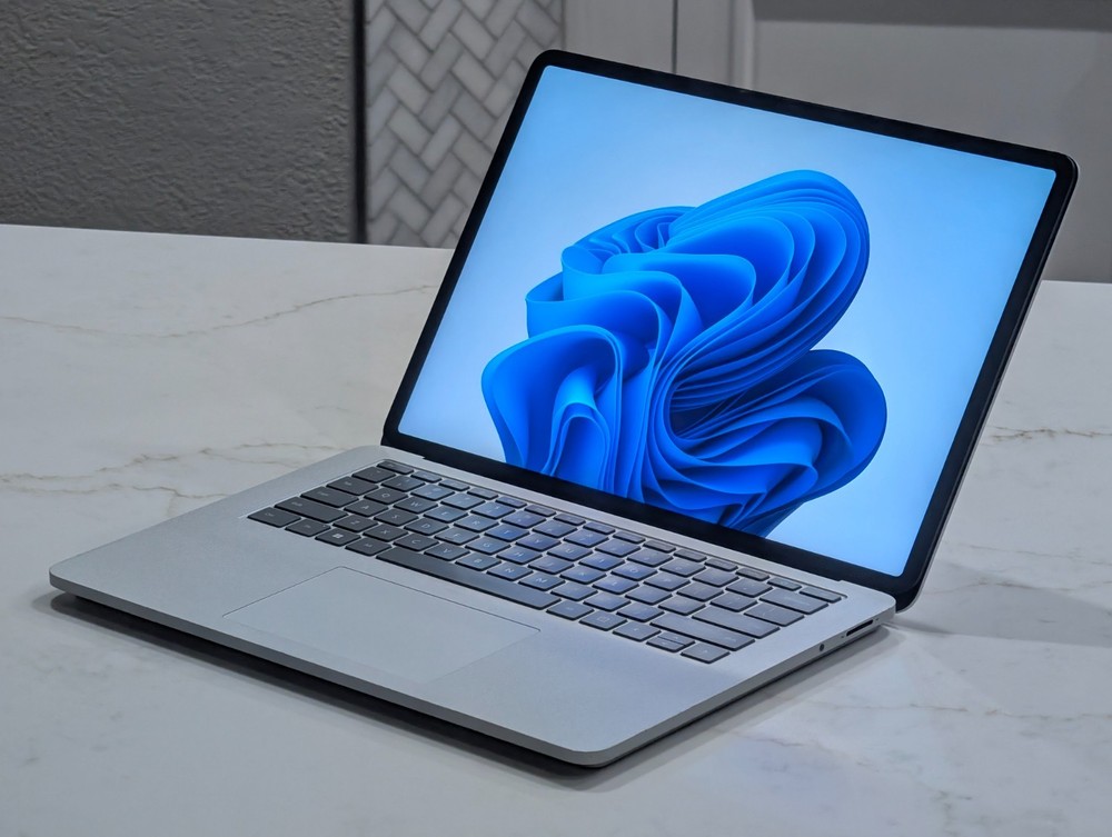 Microsoft Surface Laptop Studio | RTX 3050 Ti | 16 GB RAM | 512 GB SSD