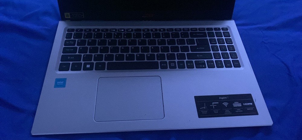 laptop gaming acer silver idk the specs perfect condition good for fortnight