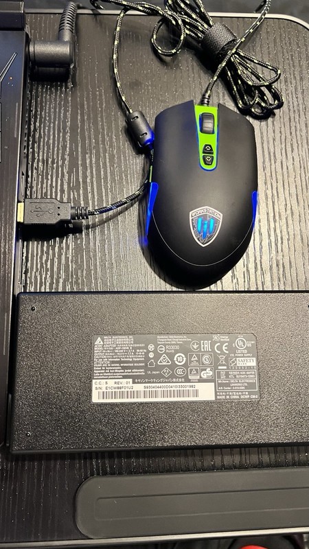 MSI WE63 8SJ-233 gallery