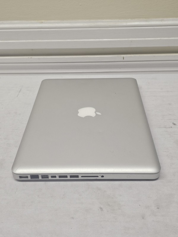 Apple MacBook Pro Laptop - Intel Duo P8700 - 4GB RAM - 256GB - Linux Mint gallery