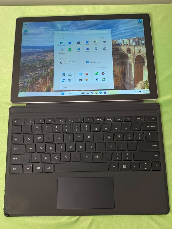 Microsoft SURFACE PRO 12" Intel i7-7660U 8GB 256GB NVMe, Windows 11 Pro gallery