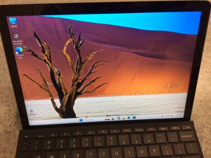Microsoft Surface Go 2 1926 (10.5", Intel m3 8100Y, 4GB, 64GB Win 11 NO Chg gallery