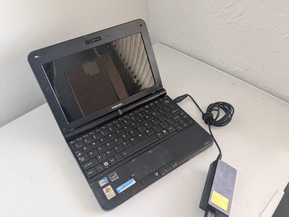 Toshiba mini NB205-N210