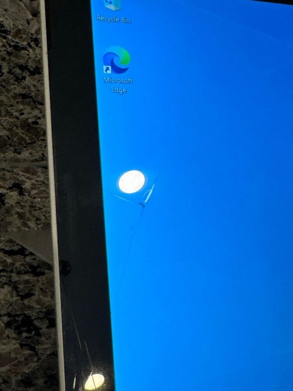 Microsoft Surface Pro 5th Gen 1796 8GB Ram Intel Core i7 7300U 2.7GHz VWG 331024 gallery