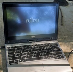 Fujitsu Lifebook T732 12.5″ i5-3210M 8GB RAM 320GB HDD laptop w/ swivel screen